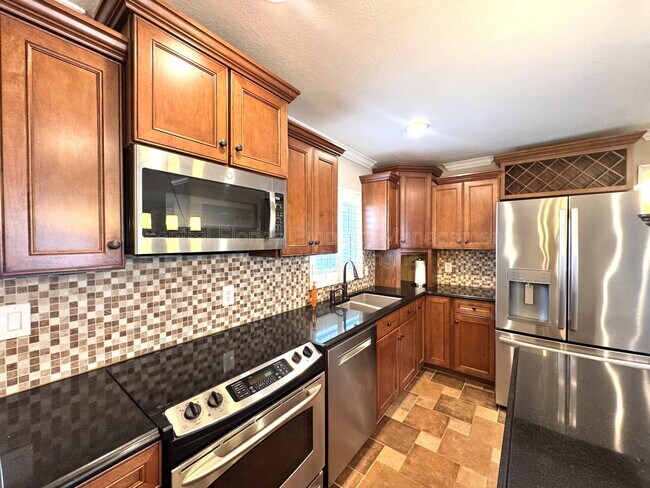 Building Photo - 3465 Balsam Dr