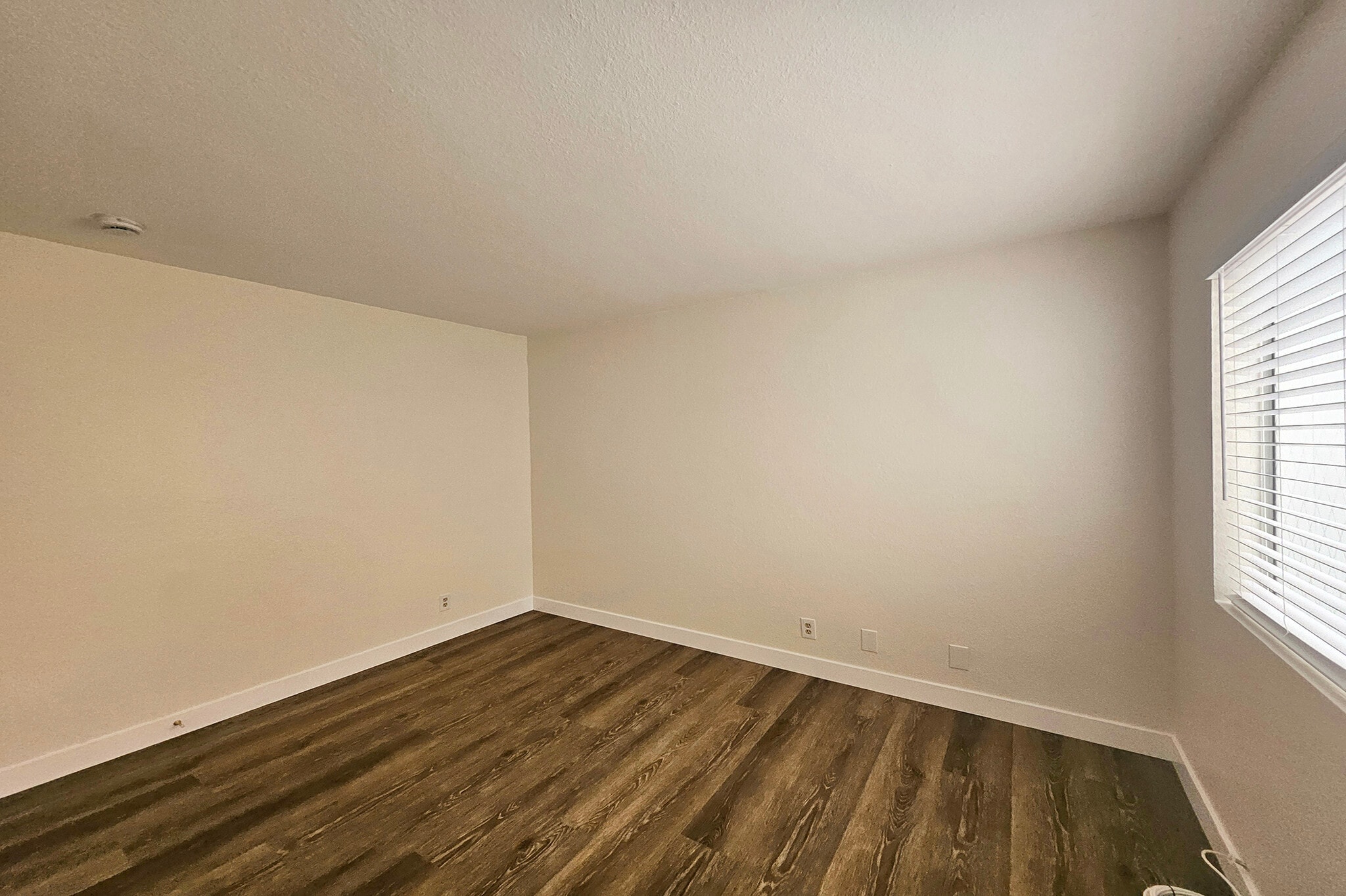 Building Photo - 7556 Thousand Oaks Dr