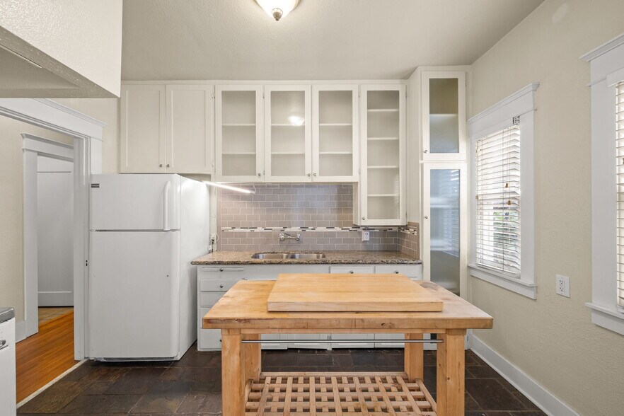 Building Photo - 219 Redondo Ave