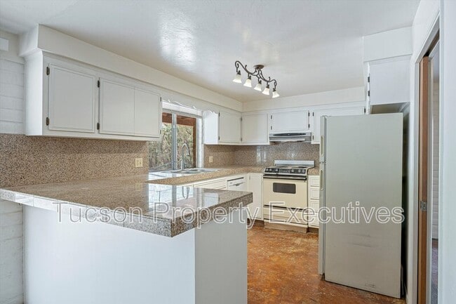 Building Photo - 3534 N Palmer Dr