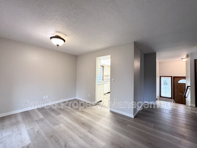 Building Photo - 324 SE 30th Ave