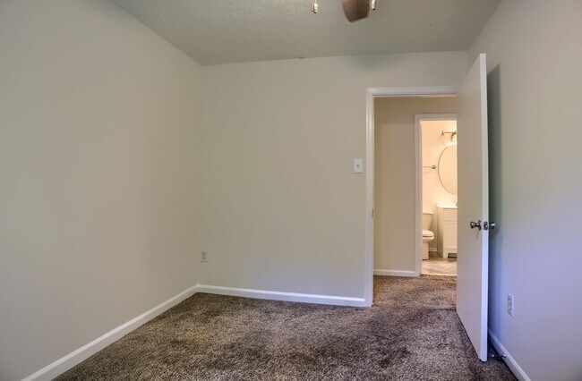 Building Photo - Contemporary Living At It's Finest in Lovely Owings Mills!!