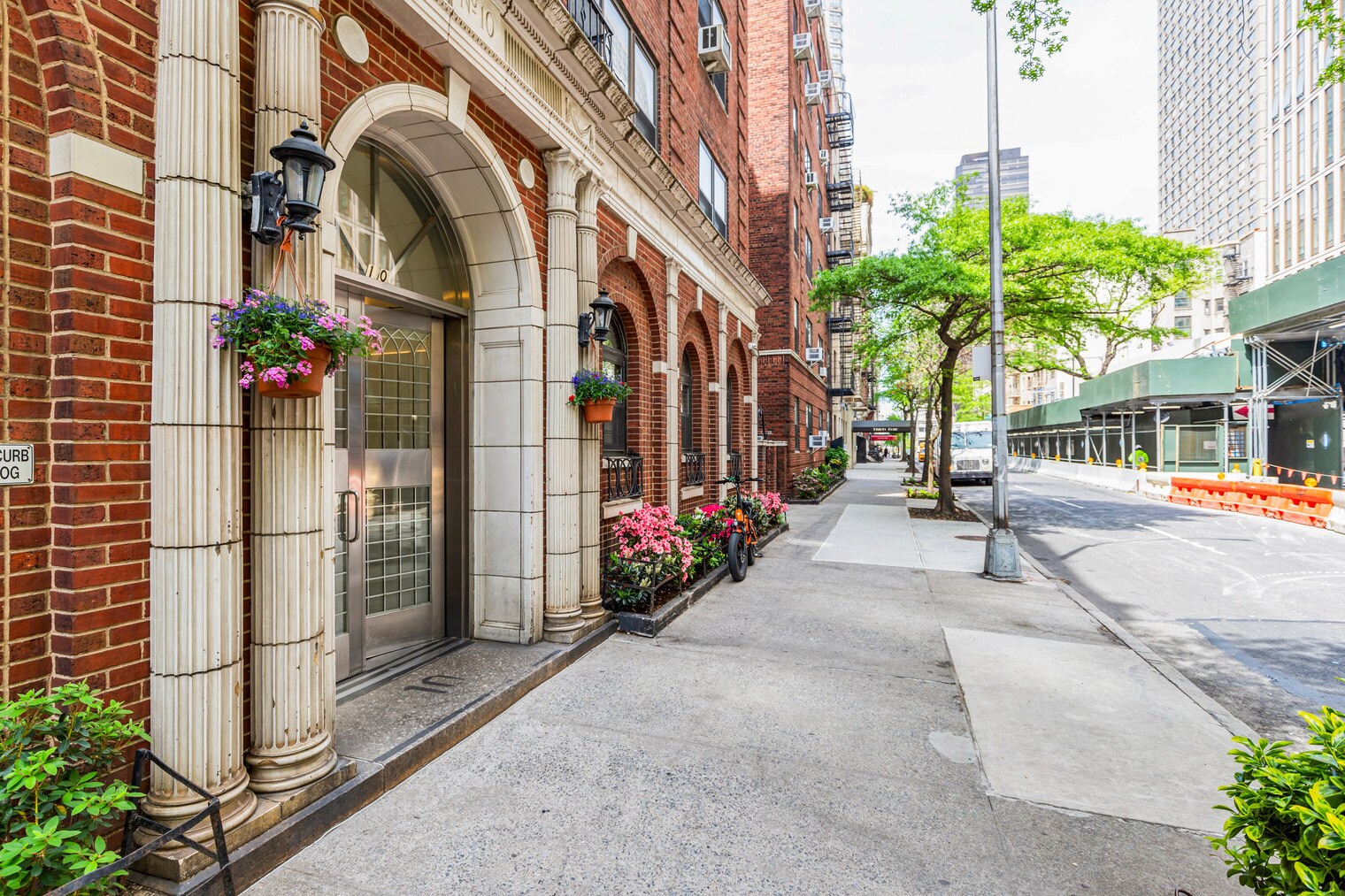 Building Photo - 10 W 65th St