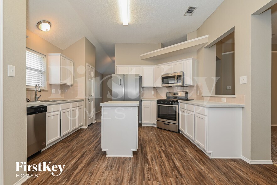 Building Photo - 925 Parkwood Trail