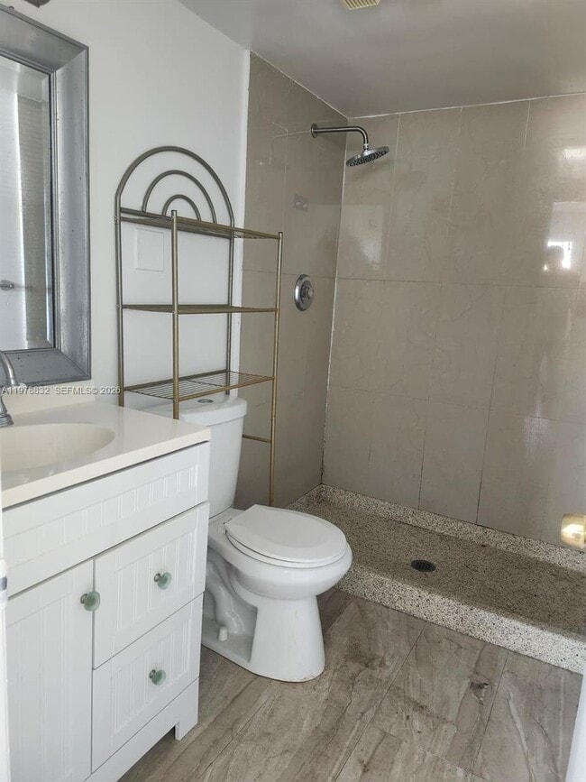 Building Photo - 10037 Winding Lake Rd