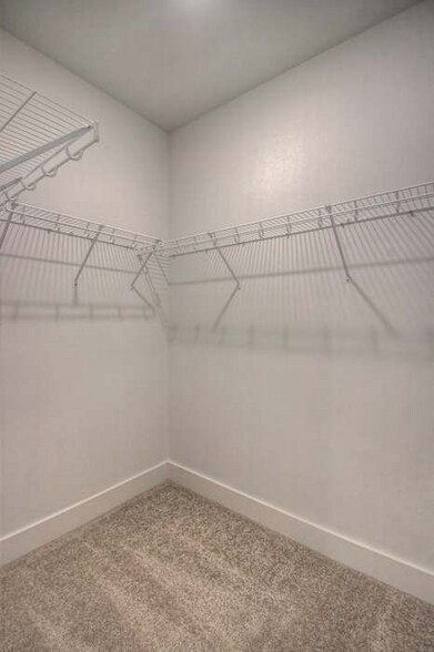 Building Photo - 386 Hammock Ln