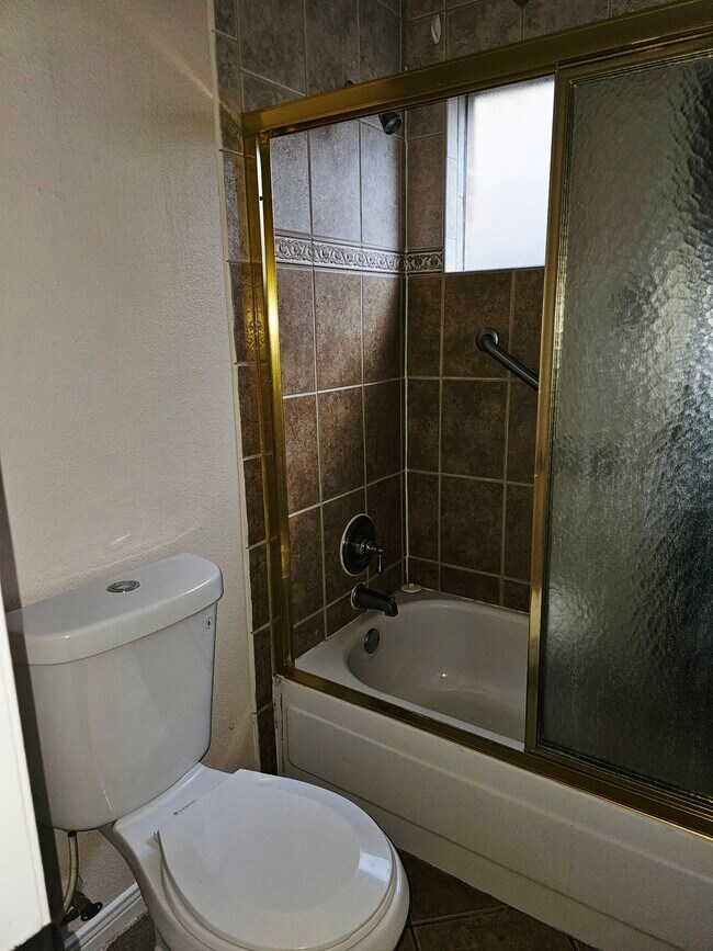 Building Photo - 12110 Hedgedown Dr