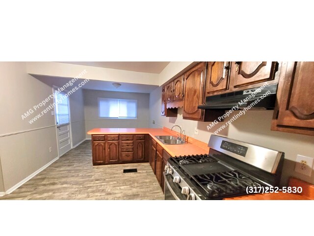 Building Photo - Charming Lawrence Township Duplex!