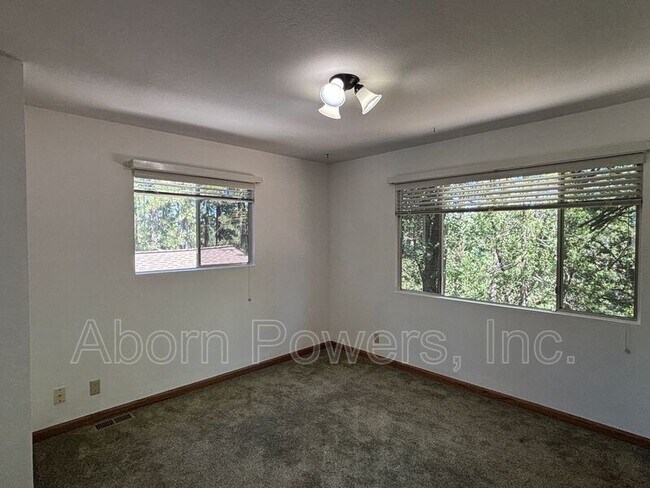 Building Photo - 3173 Ridge Ct