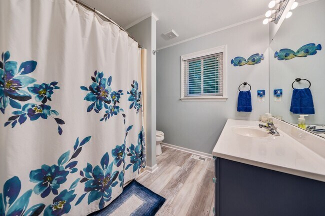 Building Photo - 3 Bedroom, 2 Bath in Hillsborough with Fenced yard! Available in June!