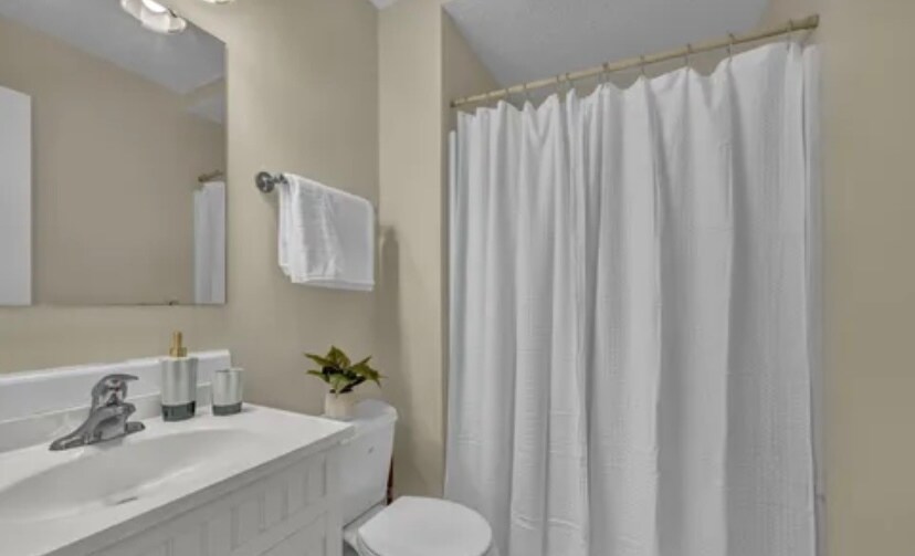 Master Bath - 4141 Spirea Dr