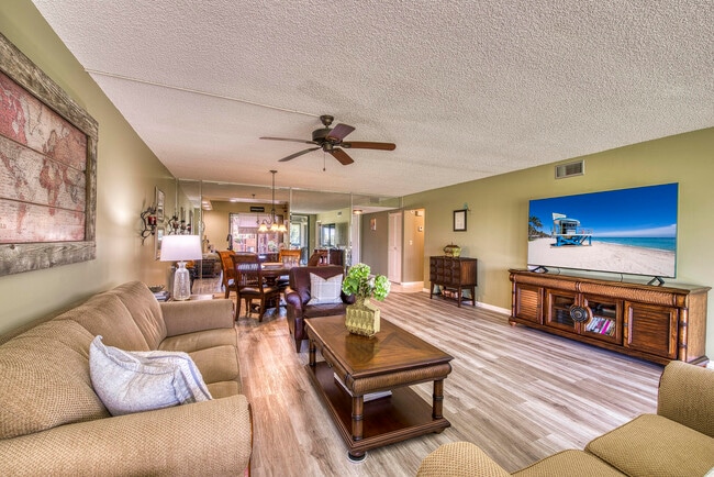 Building Photo - 11186 Green Lake Dr
