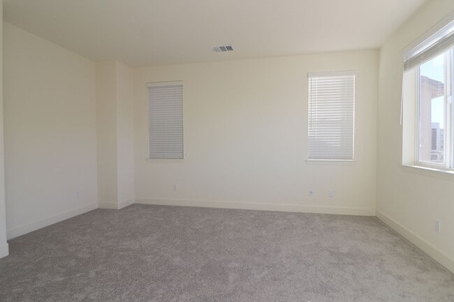 Building Photo - 6735 Lunar Descent Dr