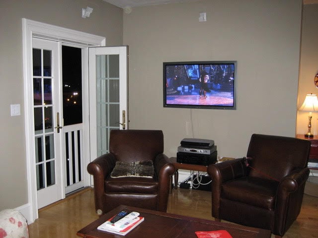 Unit 4 - 219 W 3rd St