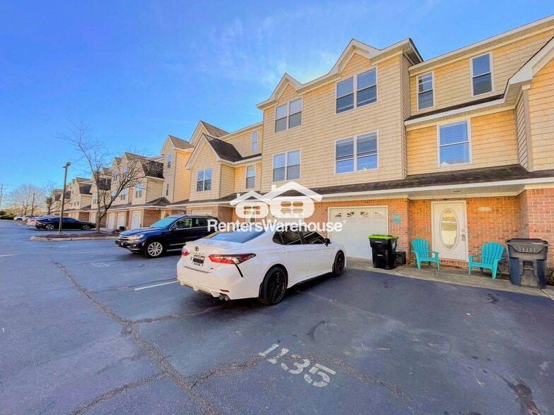 Building Photo - 1135 Arlynn Ln