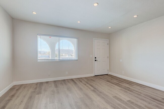Building Photo - 471 Jefferson Blvd