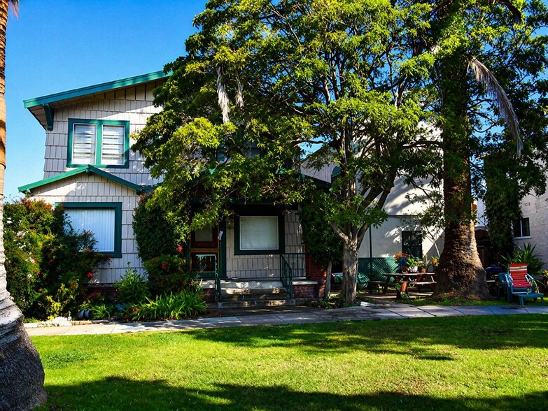 Interior Photo - 11923-27 Venice Blvd