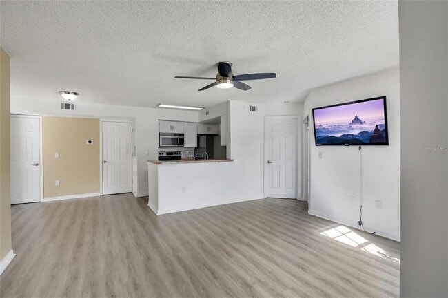 Building Photo - 413 Fountainhead Cir