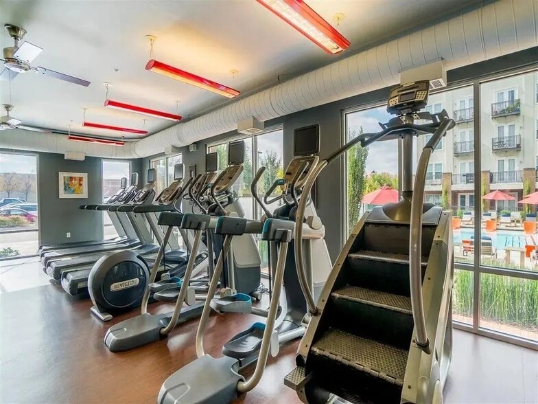 Building Photo - 305 River Fern Ave