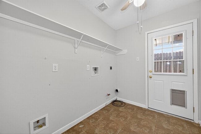 Building Photo - 14007 Hillingdale Ln