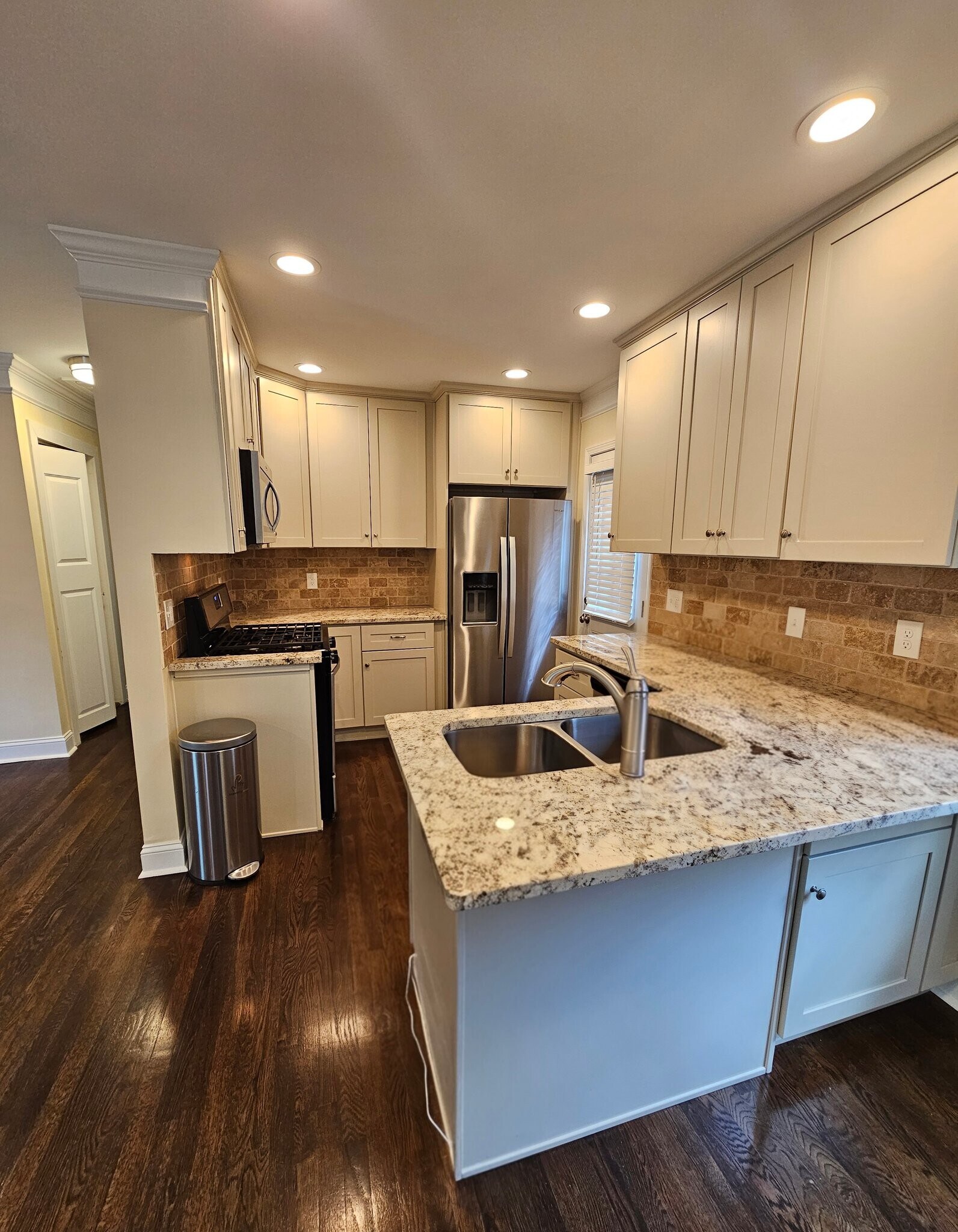 Building Photo - 276 Frasier St SE