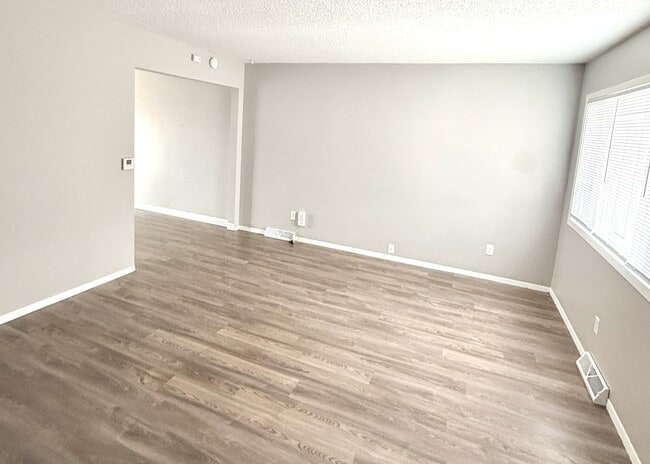 Building Photo - 5438 N Division St