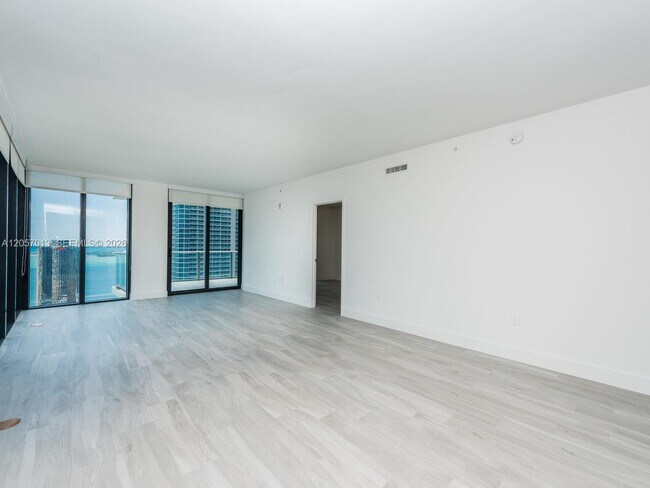 Building Photo - 1010 Brickell Ave