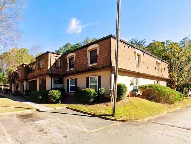 Building Photo - 2928 Parc Lorraine