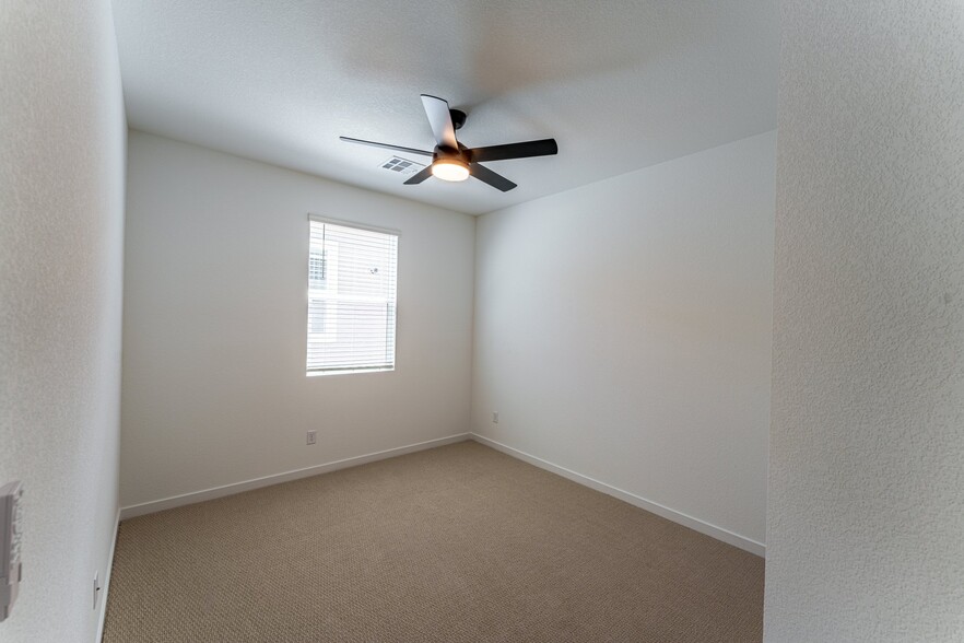 Building Photo - 10848 Corliss River Ave