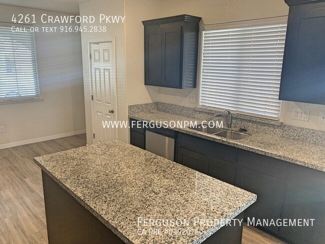 Building Photo - 4261 Crawford Pkwy