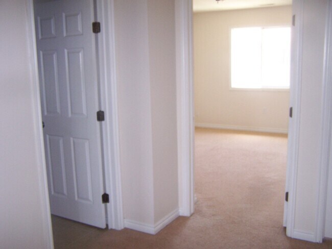 Building Photo - 11 Fuller Cir