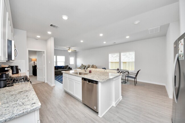 Building Photo - 5806 Quest Valley Dr