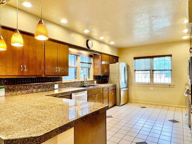 Building Photo - 401 Cheyenne Blvd