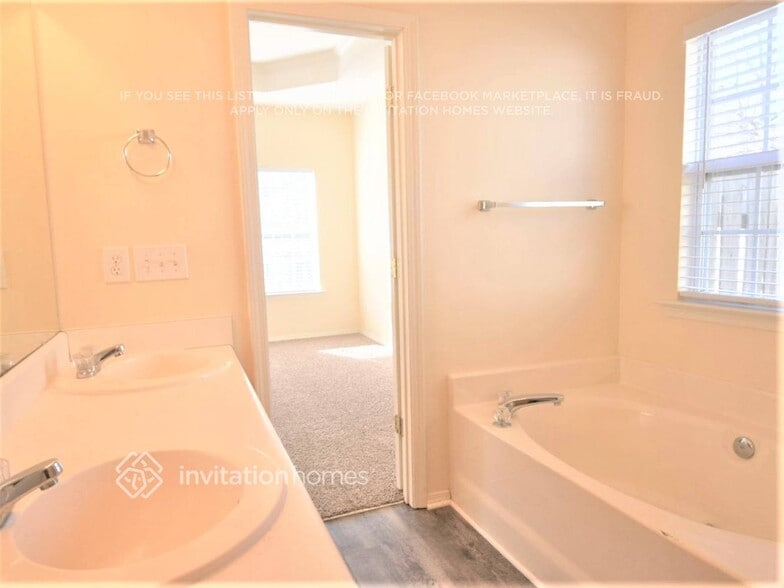 Building Photo - 5512 Alafia Ct