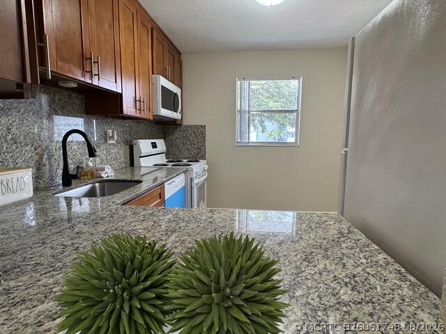 Building Photo - 8411 Lagos De Campo Blvd