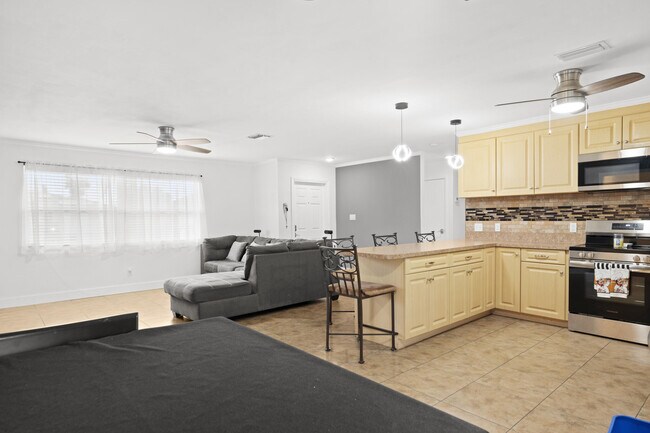 Building Photo - 1672 SW Angelico Ln