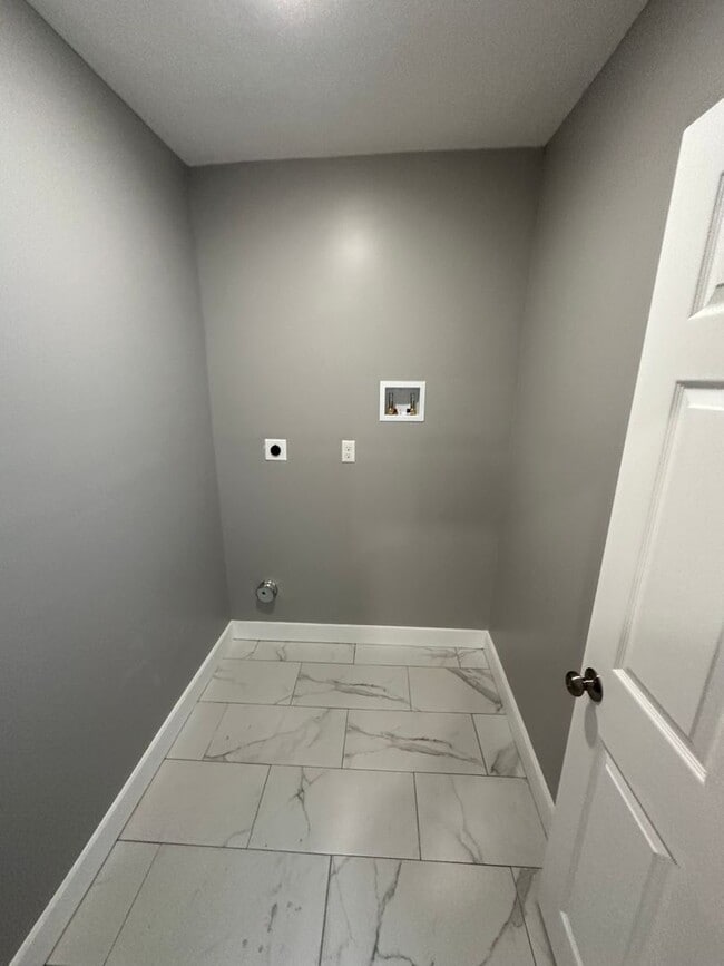 Building Photo - 8nel