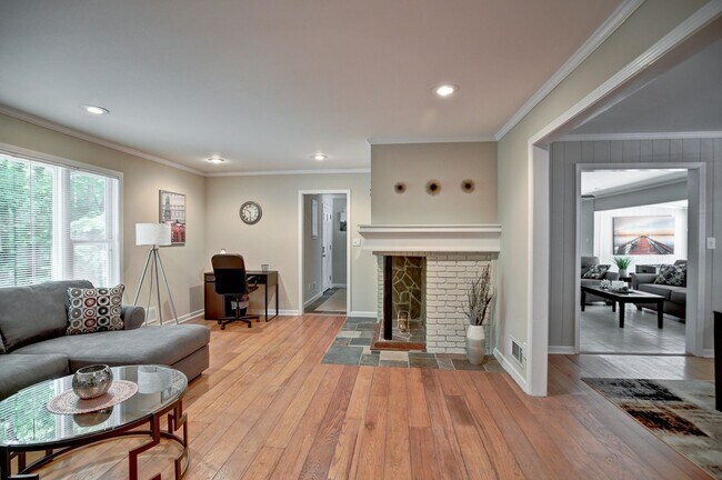 Building Photo - 2885 Duke of Gloucester St