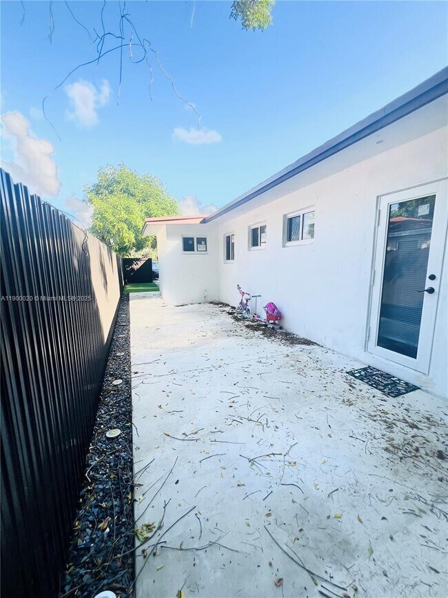 Building Photo - 10370 SW 174th Terrace
