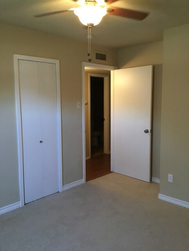 Building Photo - 5221 Norris Dr