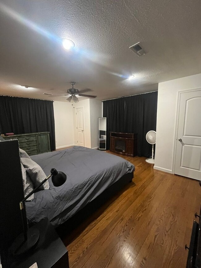 Building Photo - Gorgeous private home in Altavista!