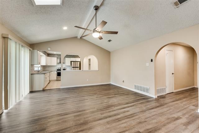 Building Photo - 512 W Oakdale Rd