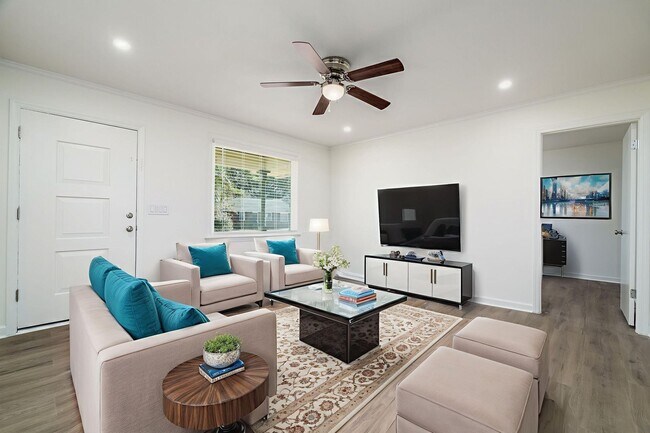 Building Photo - Charming West Ashley Home