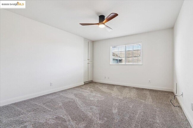 Building Photo - 5752 Drakes Dr