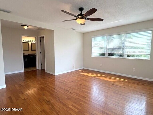 Building Photo - 38 Valhalla Ave