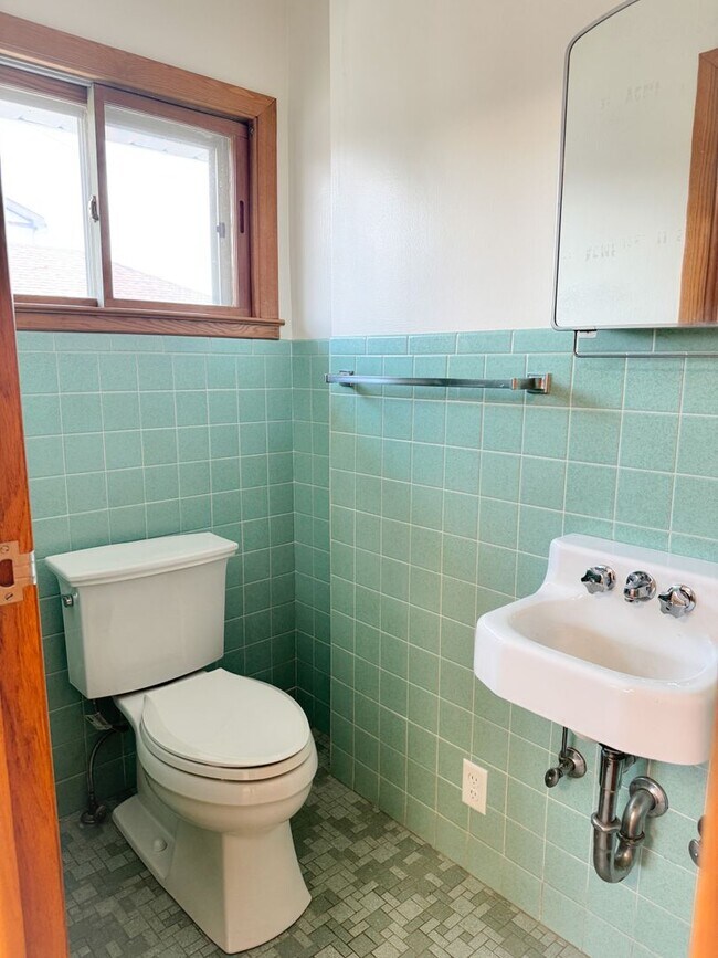 Building Photo - 3957 N 62nd St