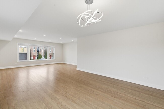 Building Photo - 5915 N Milwaukee Ave