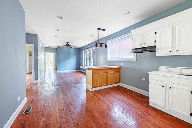 Building Photo - 6147 S Keeler Ave