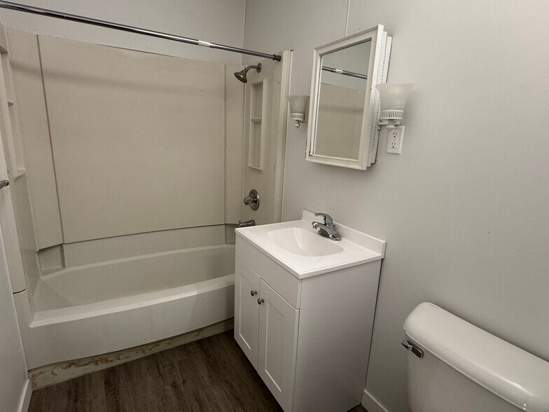 Building Photo - 4624 Cheyenne Ave