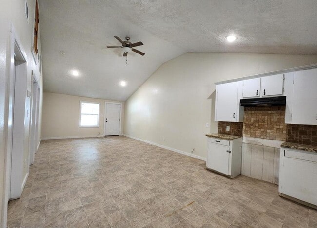 Building Photo - 1301 W 14th St